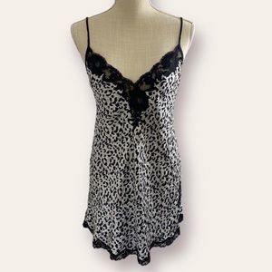 ✨🖤 Victoria’s Secret Slip 🖤✨